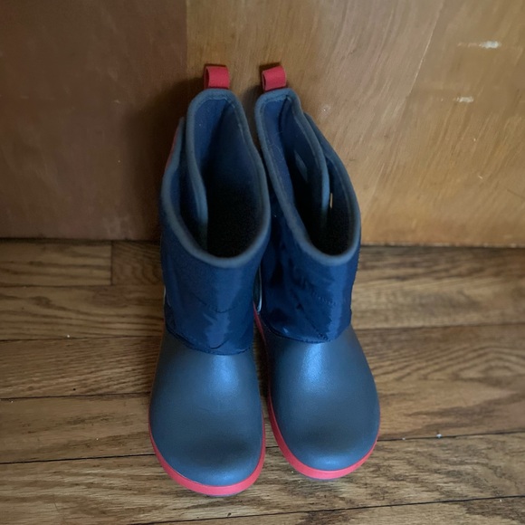Navy blue and red Crocs boots size 2 - Picture 3 of 8